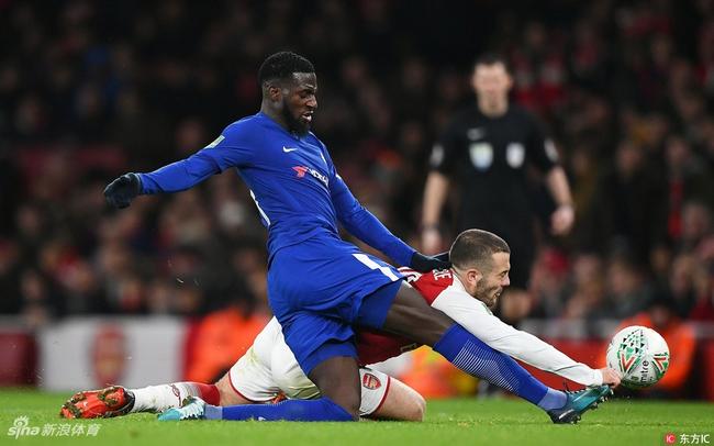 广东宏远发布备战花絮；国际比赛日防线松动；法国杯任务艰巨；团队化学反应显著