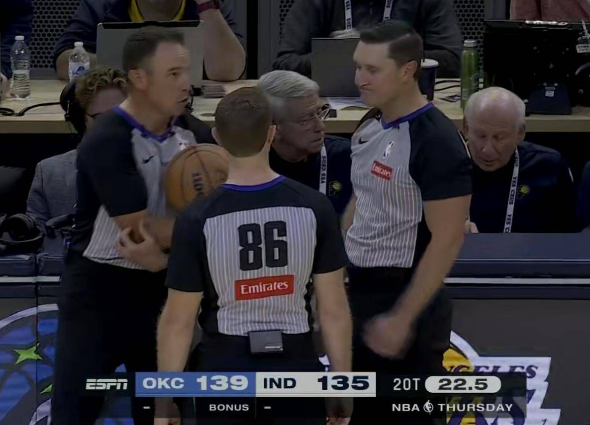 赛地聚焦:NBA常规赛今夜热度飙升,印第安纳步行者调整名单,压力陡增,球探报告显示潜力 赛地聚焦:NBA常规赛今夜热度飙升,印第安纳步行者调整名单,压力陡增,球探报告显示潜力