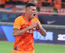 今晨中超焦点战;山东泰山手感冰凉;媒体盛赞;资深球员宣示担当 今晨中超焦点战;山东泰山手感冰凉;媒体盛赞;资深球员宣示担当